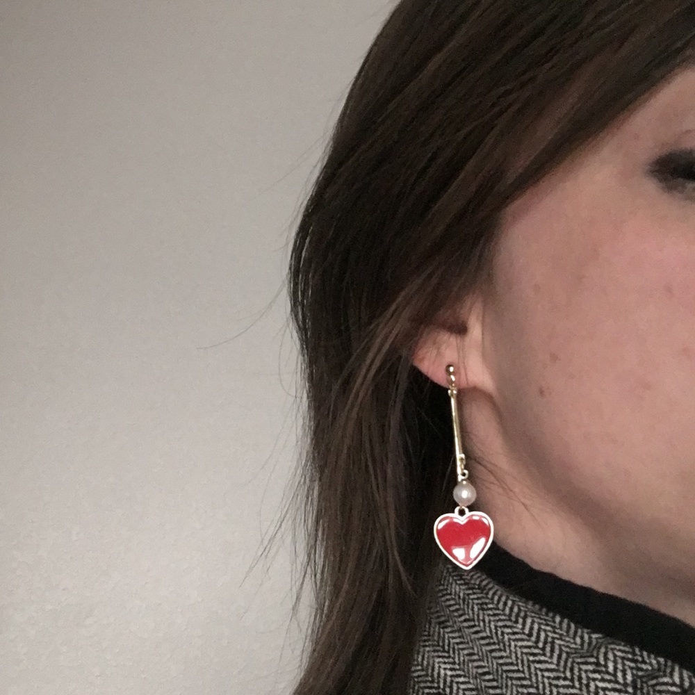 Last 1!!! 💕Red Heart Faux Pearl Earrings 💕 - Picture 4 of 4
